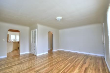 Building Photo - Live Comfortably in this conveniently located 3-Bedroom Home!