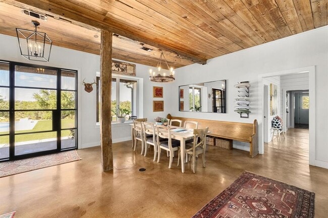 Building Photo - 2300 W Fitzhugh Rd