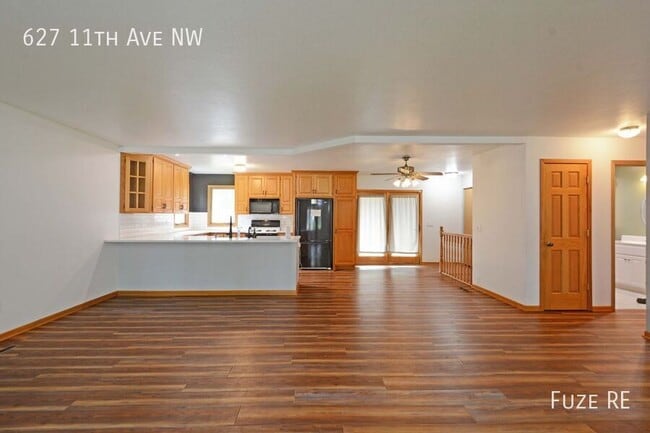 Building Photo - 627 11th Ave NW