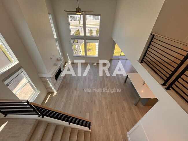 Building Photo - 909 Sagehill Dr