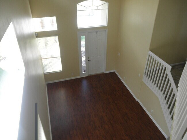 Building Photo - Thousand Oaks