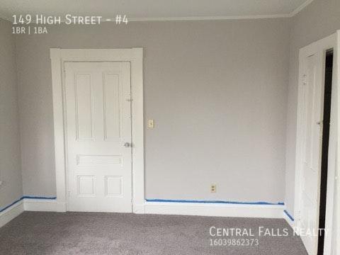 Building Photo - H/HW Included* Available Now ! Walk to Dow...