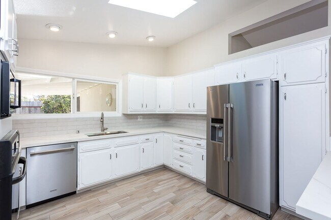 Building Photo - Newly updated Single-Story in Clairemont