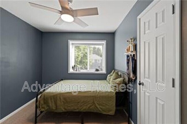 Building Photo - 11516 N Windsor Ave
