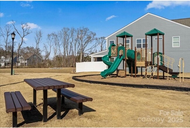 Building Photo - Beautiful 3-Bedroom Townhome in Harrisburg...