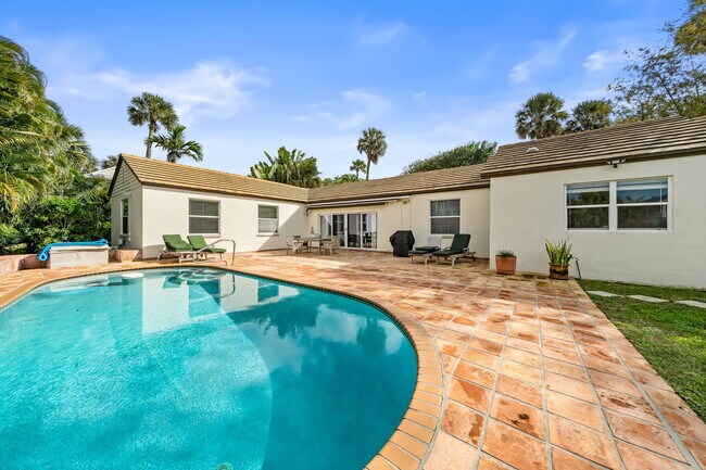 Building Photo - 49 River Dr