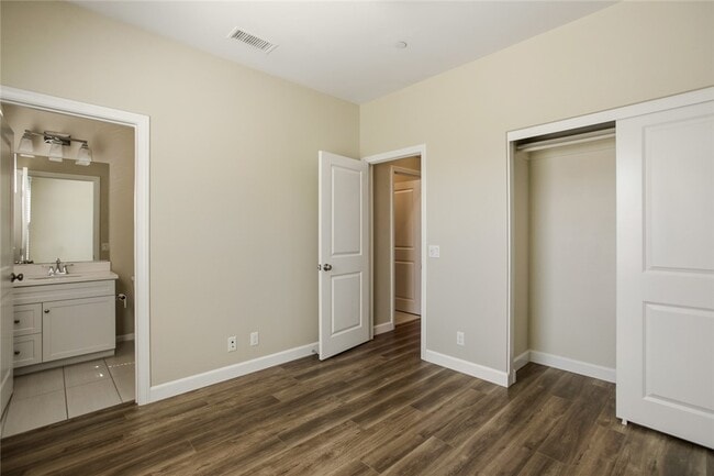 Building Photo - 55 Jade Flower