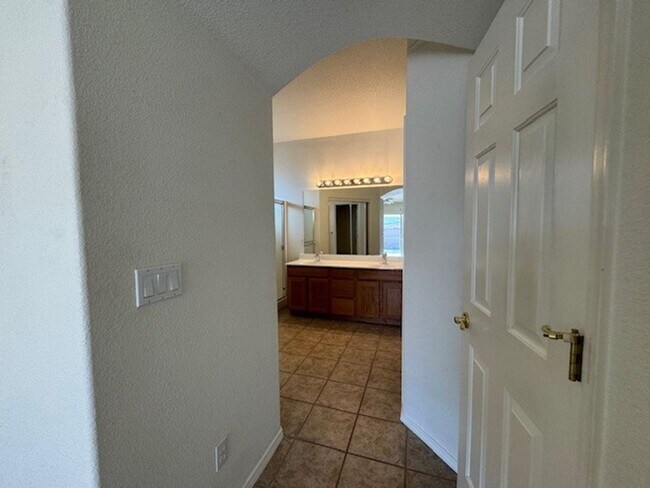 Building Photo - 3 Bedroom 2Ba with Side RV Space & fenced yard