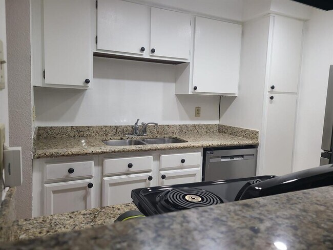 Building Photo - 8529 Hearth Dr