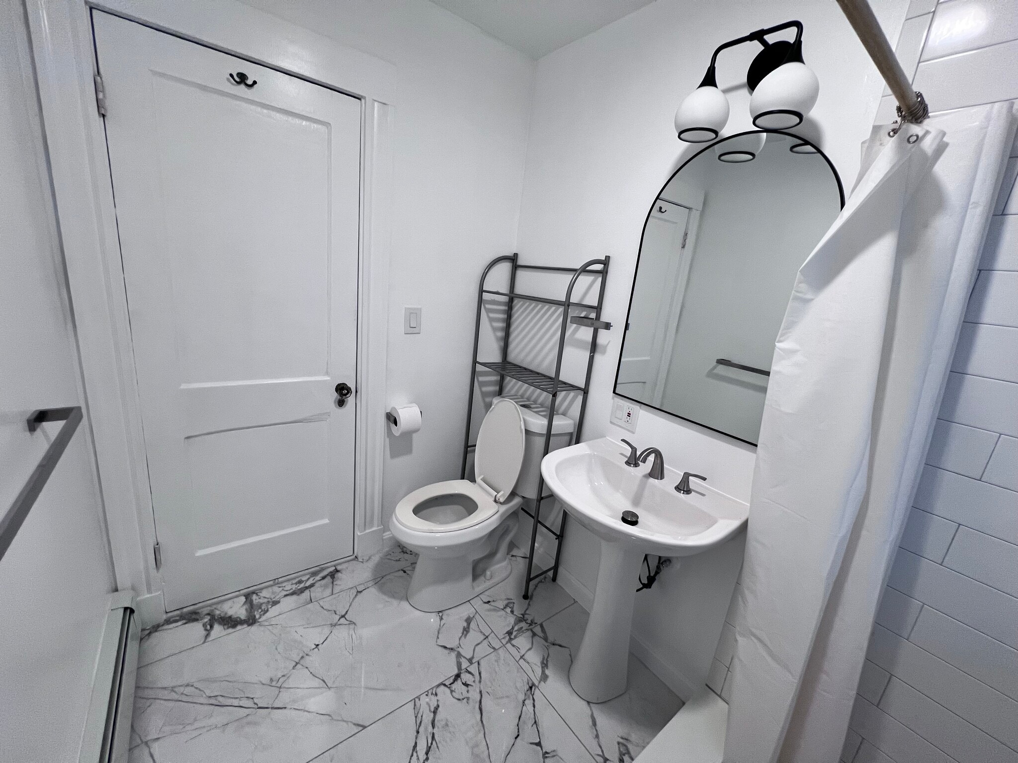 Building Photo - 19 Sunset St