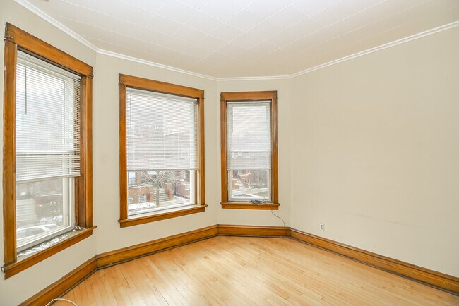Building Photo - 2312 W Iowa St