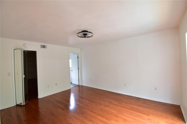 Building Photo - 9735 Fredericksburg Rd