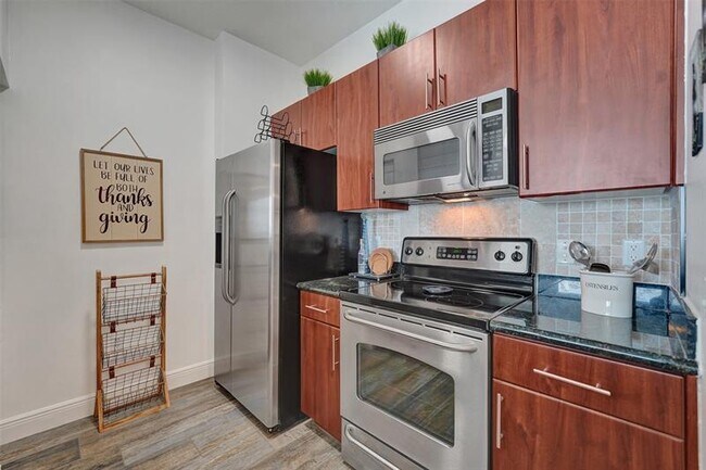 Building Photo - 2401 NE 65th St