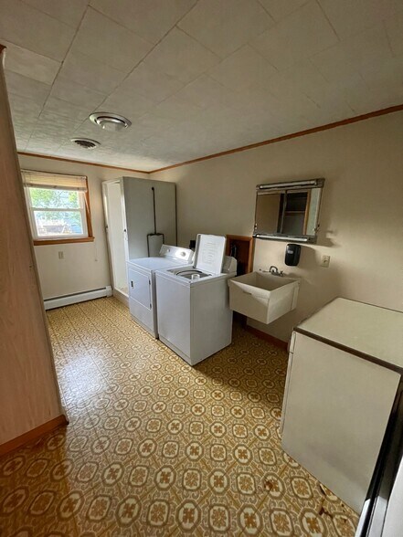 Building Photo - 218 Cardinal Dr