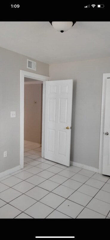 Building Photo - 109 E Venus Ln
