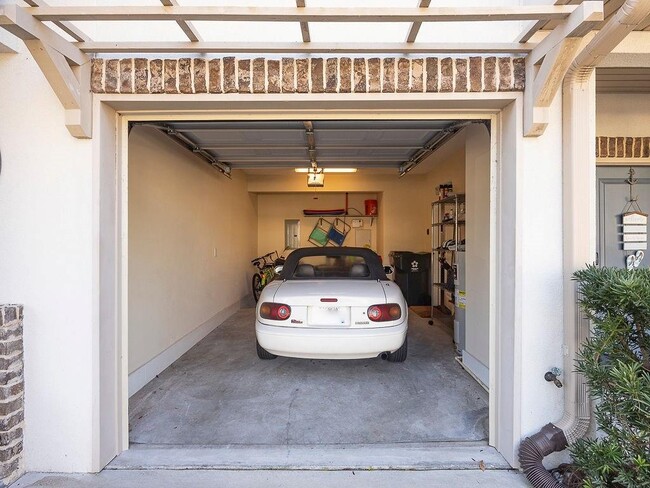 Building Photo - 802 Reserve Ln