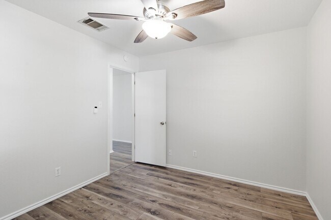 Building Photo - 209 Rinehardt St