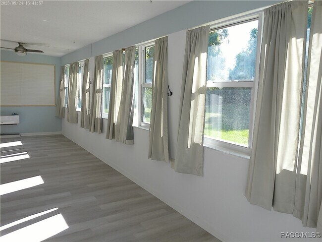 Building Photo - 1080 N Hollywood Cir