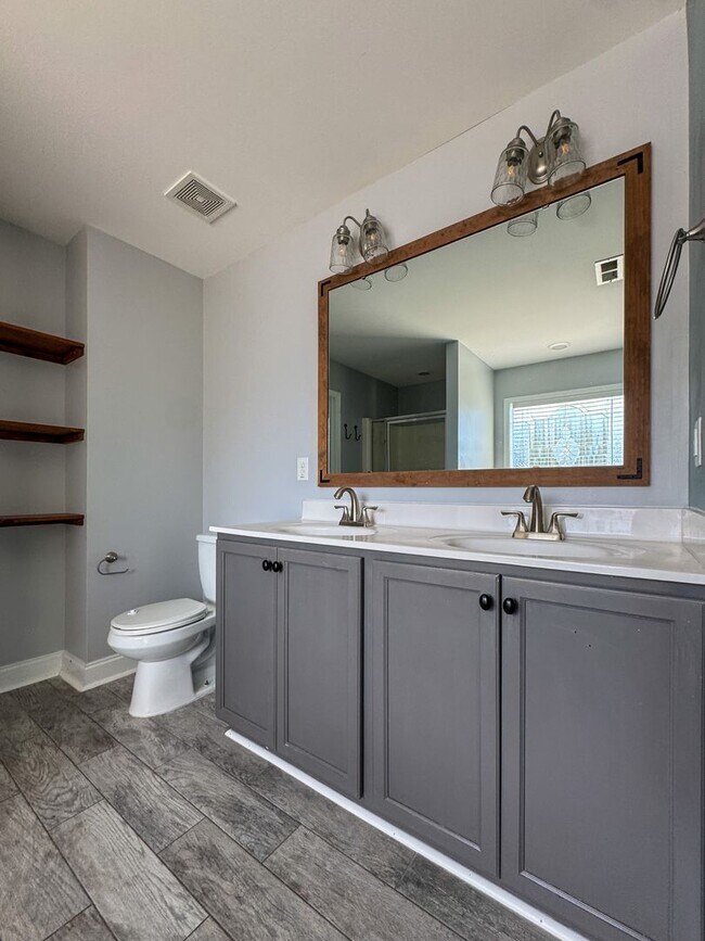 Building Photo - Stunning 4 Bed 2.5 Bath Home in Lexington Plantation