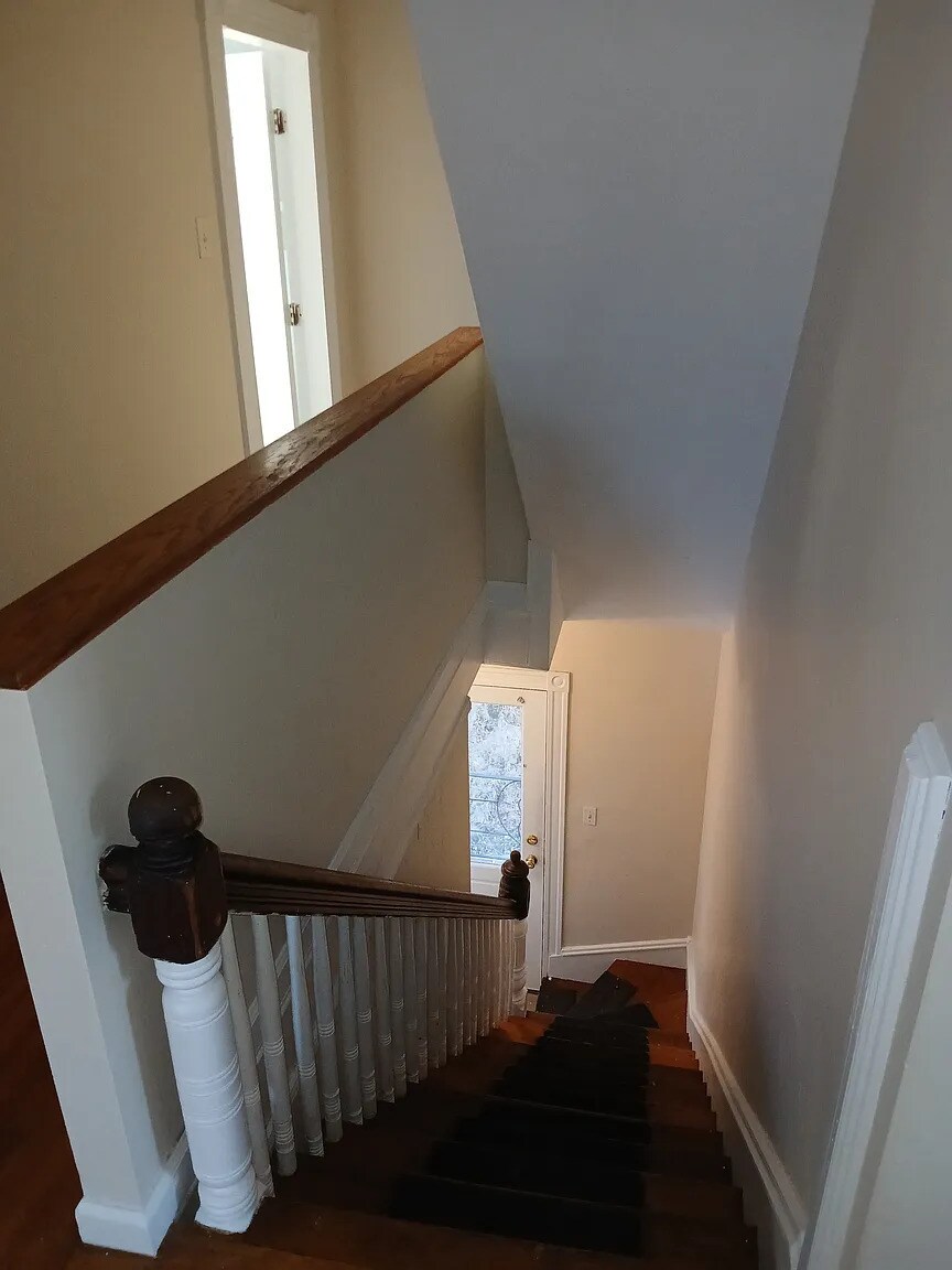 Building Photo - 35 Fairview St