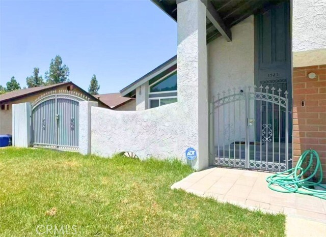 Building Photo - 1525 Meadow Glen Rd
