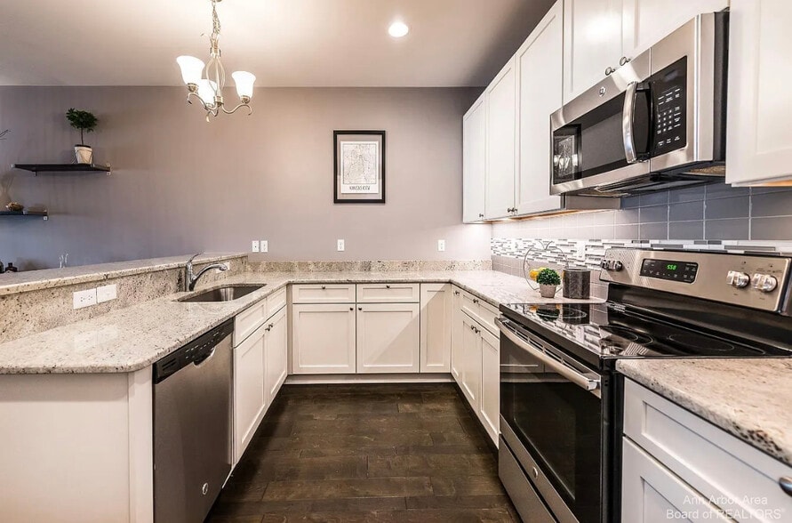 Kitchen - 5580 Arbor Chase Dr