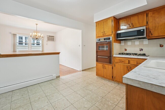 Building Photo - 529 38th St