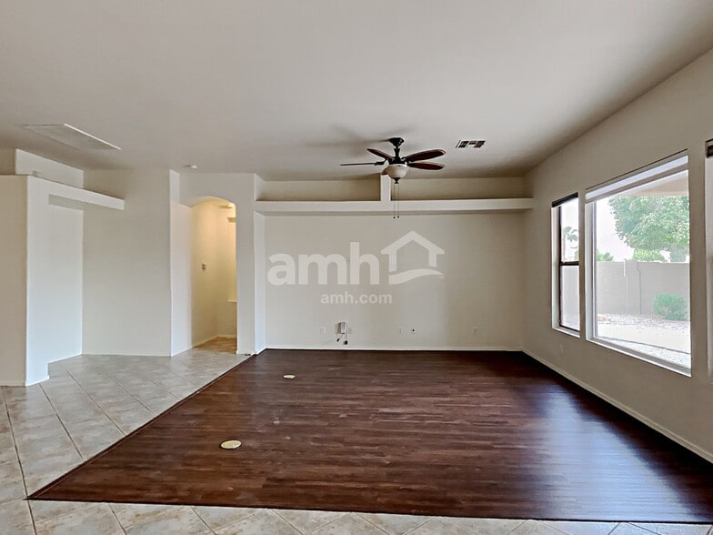 Building Photo - 8027 W Clara Ln