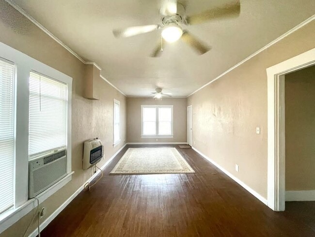 Building Photo - 823 G St NW