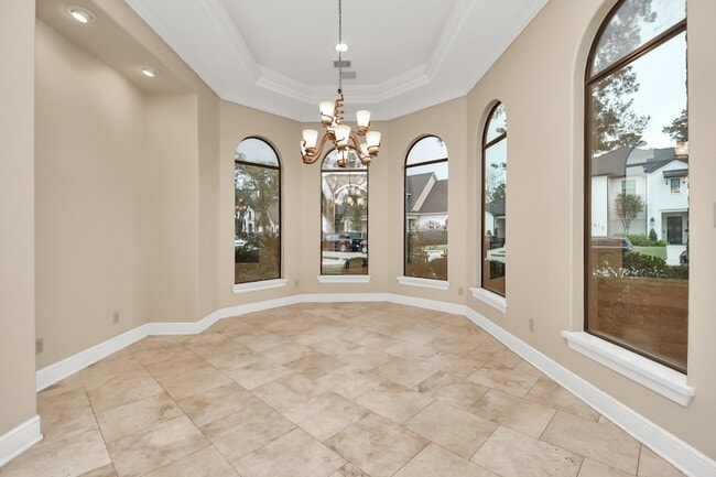 Building Photo - 1611 Lynnview Dr