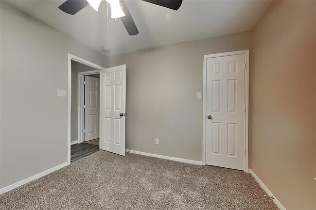 Building Photo - 9915 Tulip St