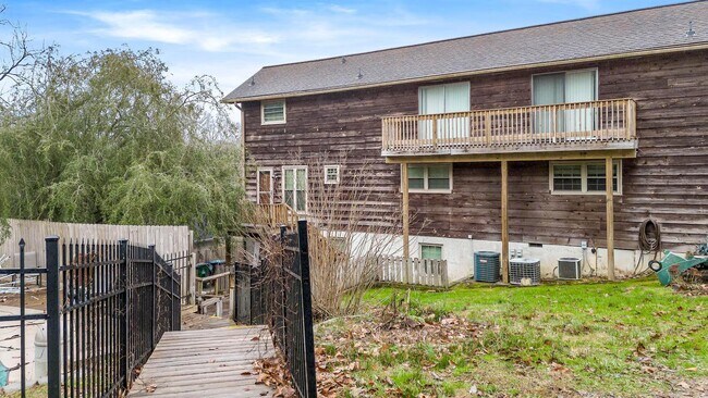 Building Photo - 817 Poindexter Ave