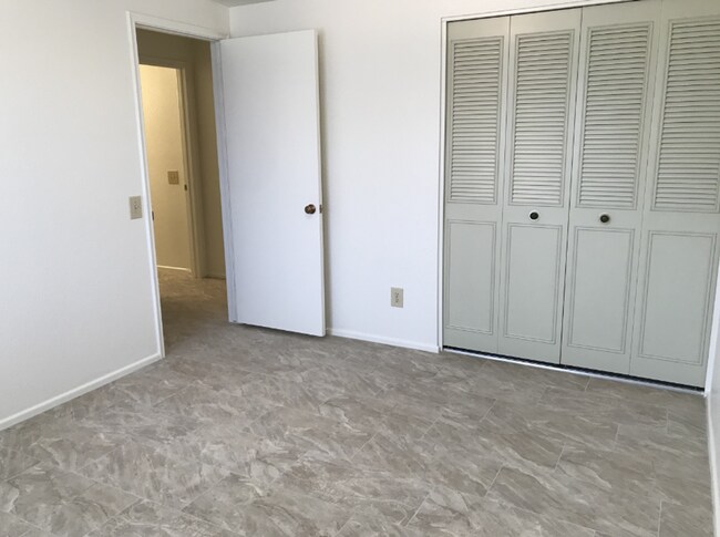 Building Photo - Chandler 3 Bedroom 1.75 Bathroom - Fireplace