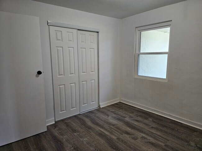 Building Photo - 1210 Barcelona Dr