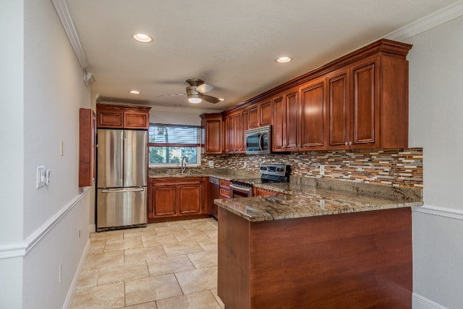 Building Photo - 2700 Bayshore Blvd