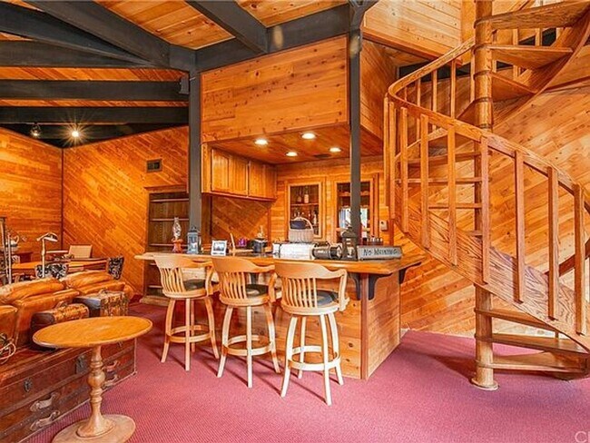 Building Photo - 1708 Woodland Dr