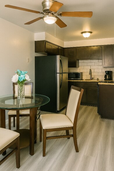 Building Photo - 317 E Hazel St