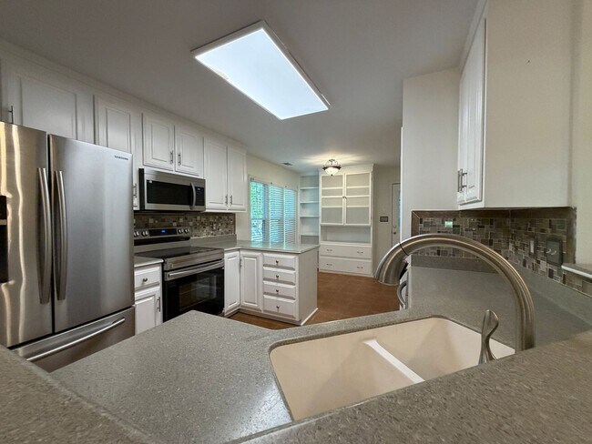Building Photo - Beautiful Pet-Friendly, 3 Bedroom, 2 Bath House in Bogart, Georgia on 1-acre lot