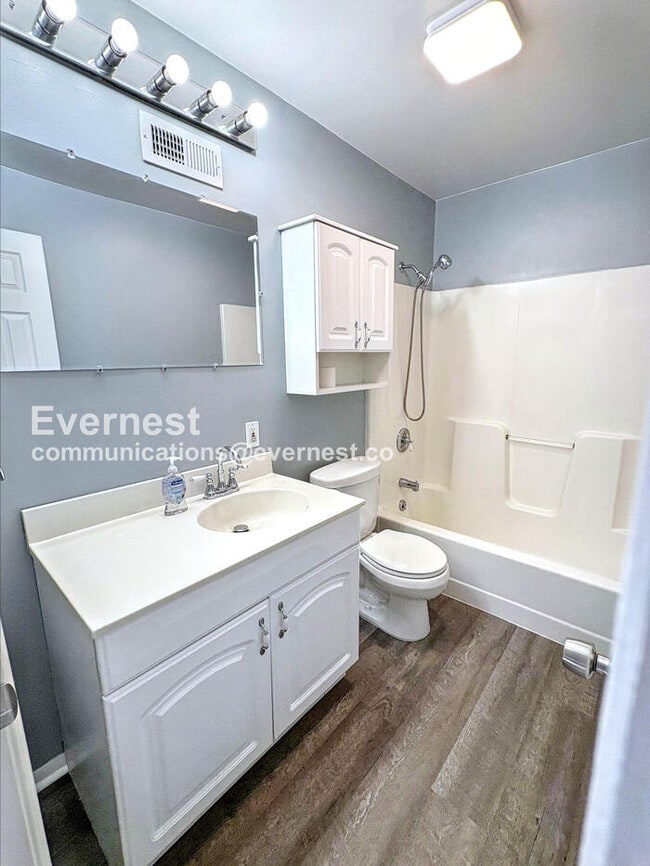 Building Photo - 123 Thomas Rd