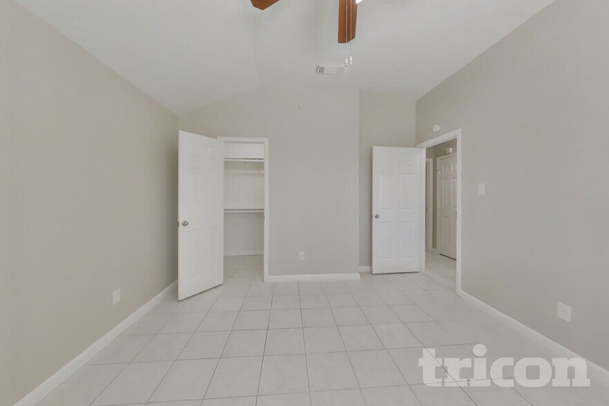 Building Photo - 3446 Edgecreek Dr