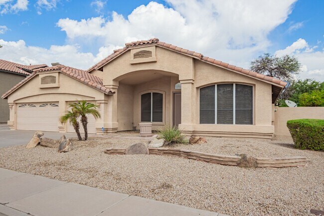 Building Photo - New Listing in Avondale