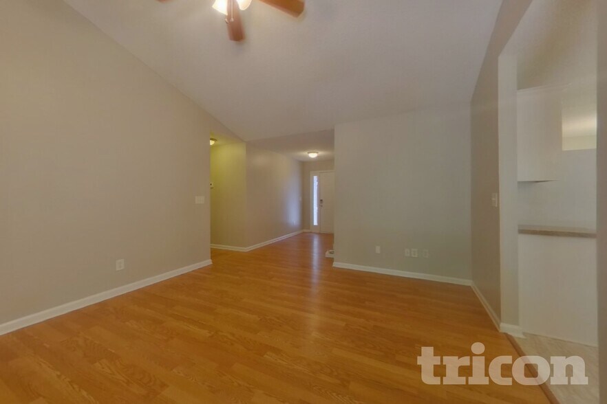 Building Photo - 222 Amelia Creek Way SE