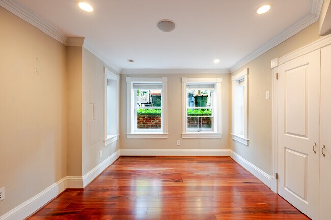 Building Photo - 2126 R St NW