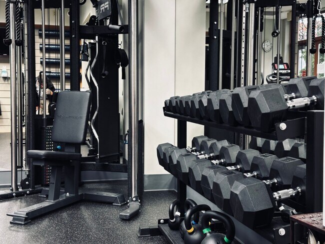 Building Photo - Downtown Bellevue Studio with Balcony, In-Unit Laundry & Amenities