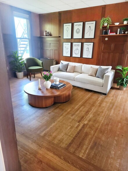 Building Photo - 503 6th St N