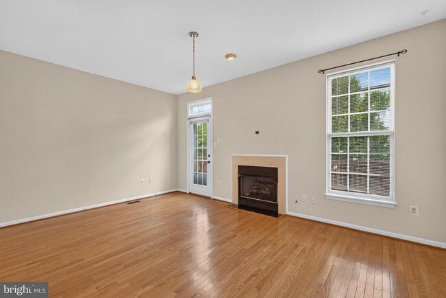 Building Photo - 5950 Ians Way