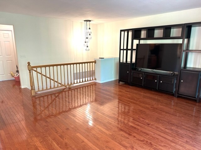 Spacious living area - 334 W 5th St