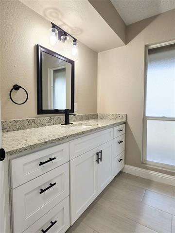 Building Photo - 1302 La Salle Dr