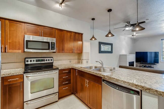 Building Photo - SPACIOUS 1-BEDROOM APARTMENT FOR RENT IN DOWNTOWN BALLARD!