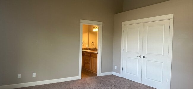 Building Photo - 913 Pintail St